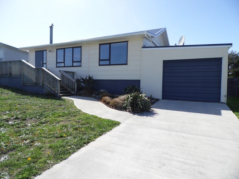 11 Taonui Street, Waitarere Beach, Levin - Carousel 1