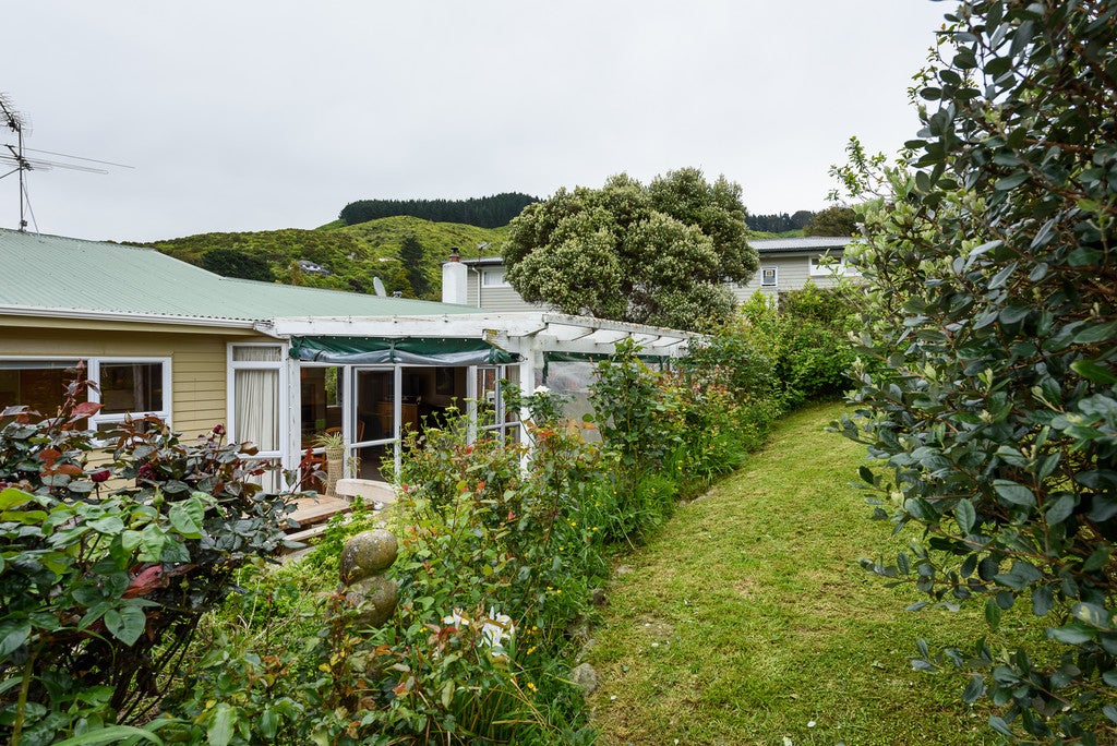 74 Larsen Crescent, Tawa, Wellington - Carousel 14