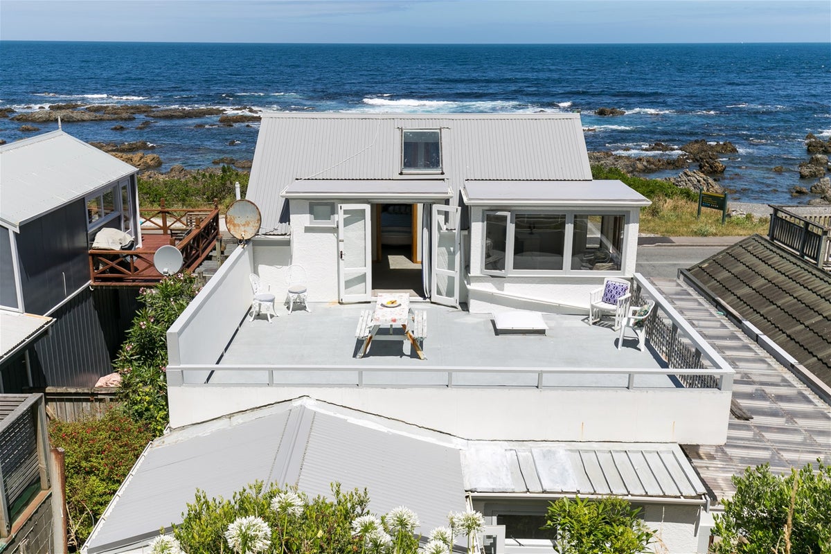 156 Owhiro Bay Parade, Owhiro Bay, Wellington - Carousel 1