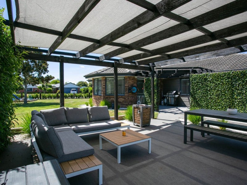 6 De La Mare Drive, Leamington, Cambridge - Carousel 2
