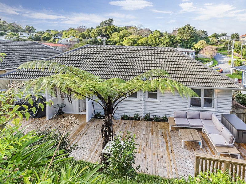 49 Kiwi Crescent, Tawa, Wellington - Carousel 2