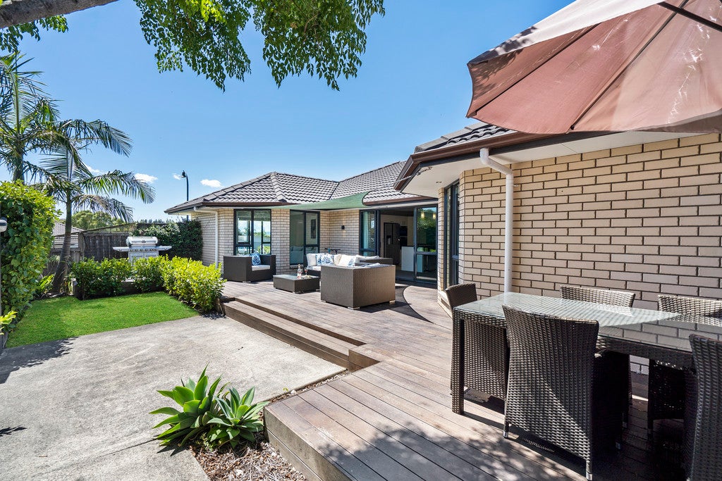 9 Fern Place, Beachlands, Auckland - Carousel 2