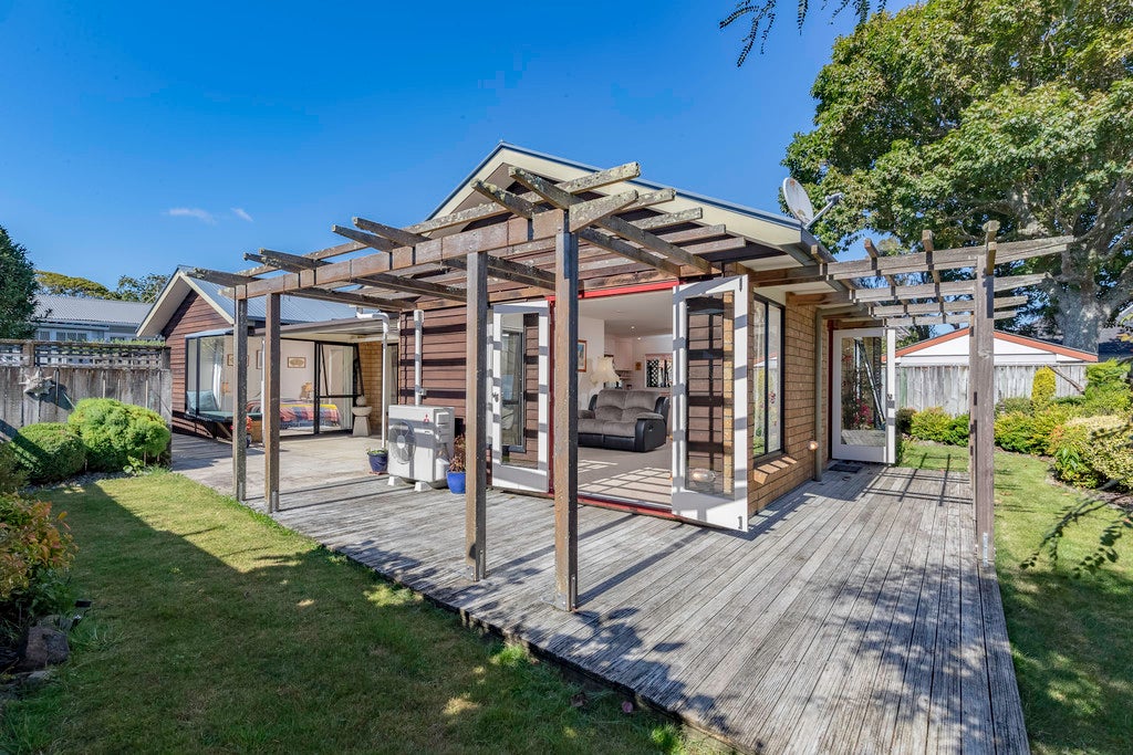 2/617 Fergusson Drive, Trentham, Upper Hutt - Carousel 1