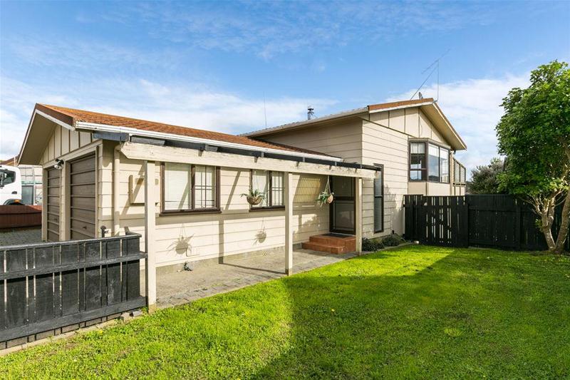 32 Dominica Crescent, Grenada Village, Wellington - Carousel 1
