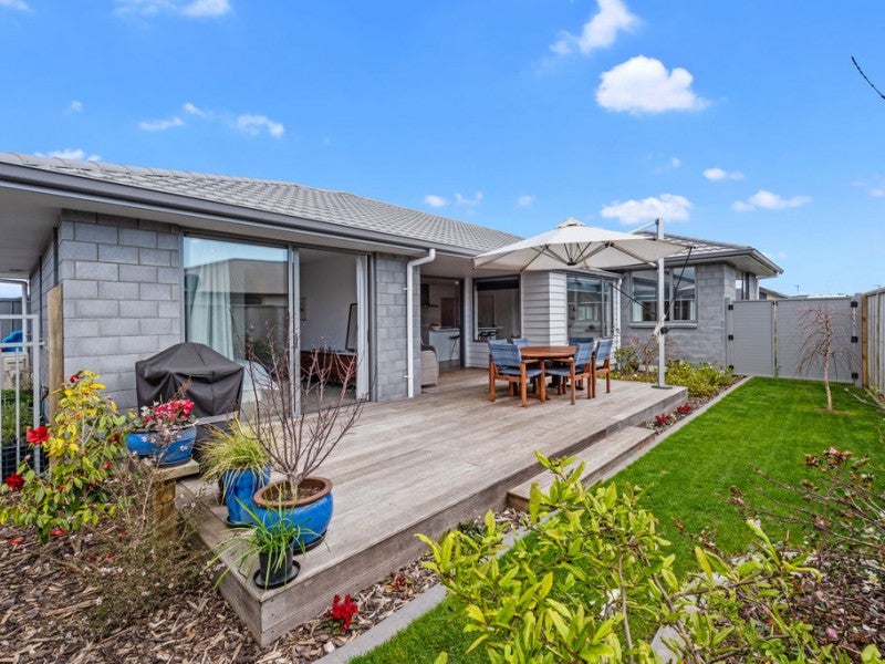 39 Kahuparere Crescent, Pyes Pa, Tauranga - Carousel 2