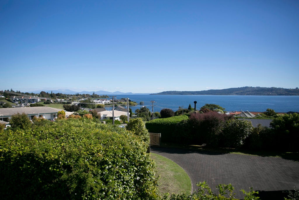 14 Shepherd Road, Waipahihi, Taupo - Carousel 2