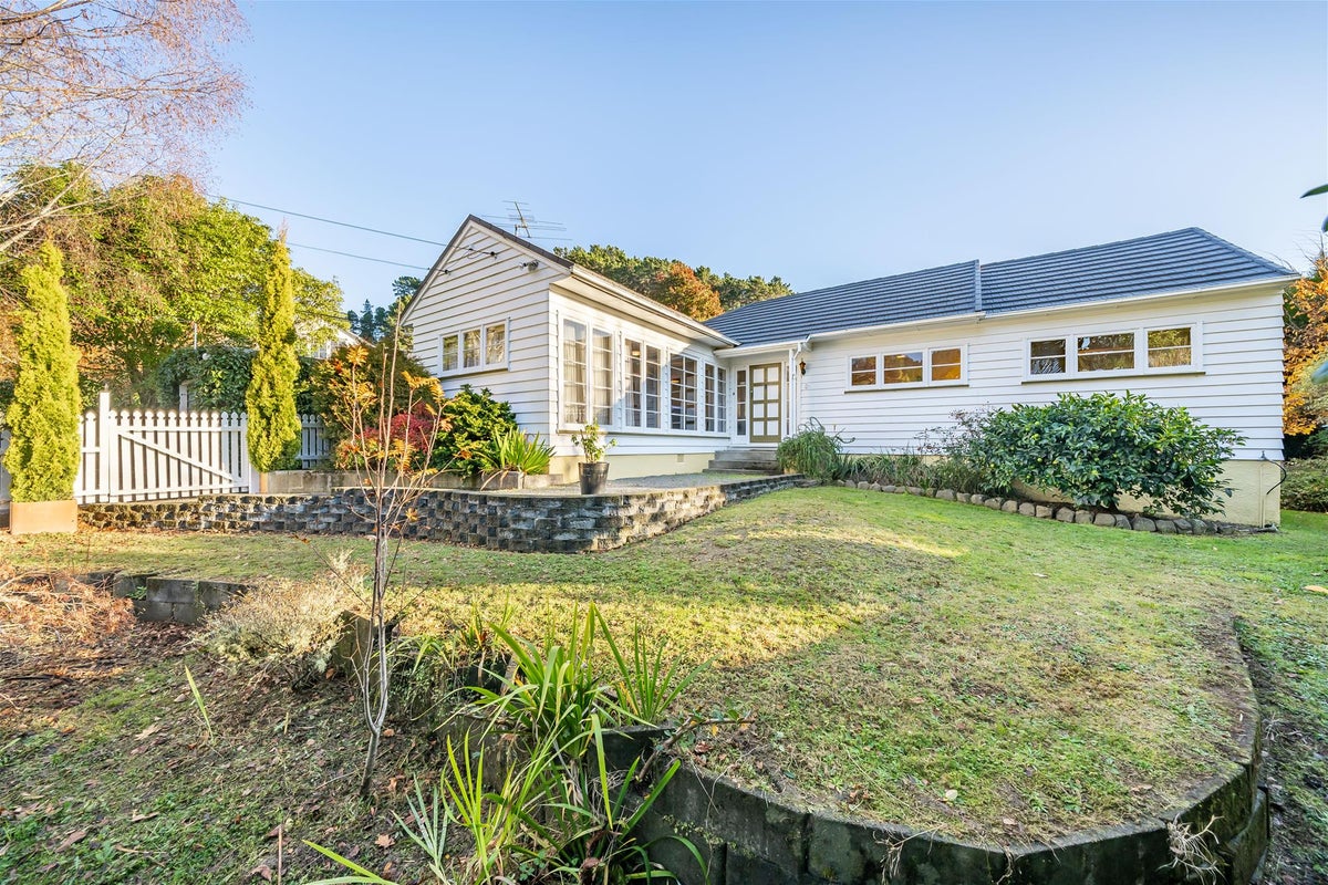 86 Pinehaven Road, Pinehaven, Upper Hutt - Carousel 2