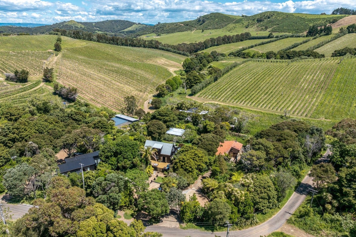 19 Te Makiri Road, Onetangi, Waiheke Island - Carousel 2
