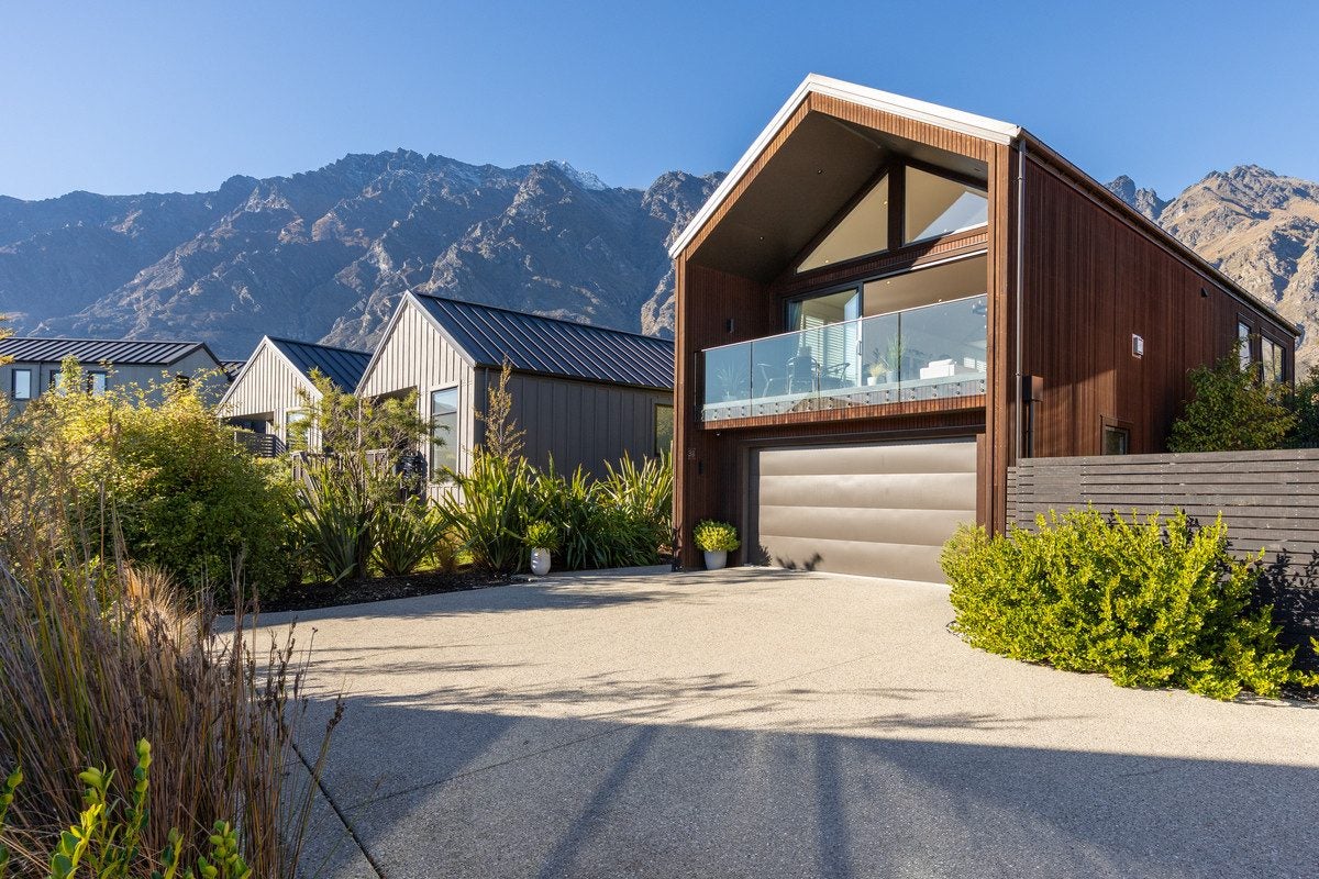 3B Glenelg Lane, Jacks Point, Queenstown - Carousel 1
