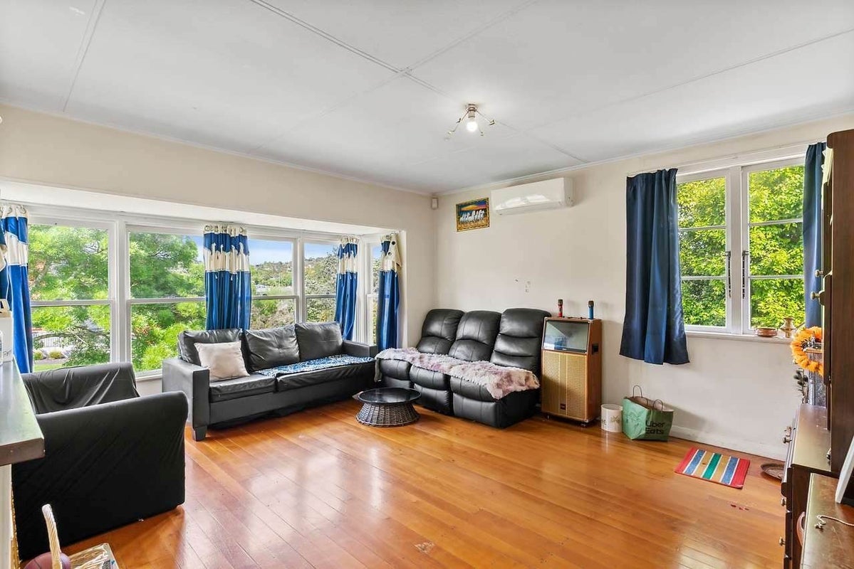 22 Eastview Road, Glen Innes, Auckland - Carousel 2