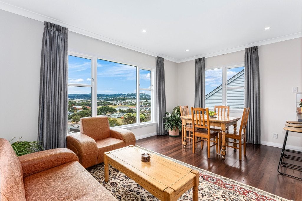 18 Elphinstone Avenue, Strathmore Park, Wellington - Carousel 2