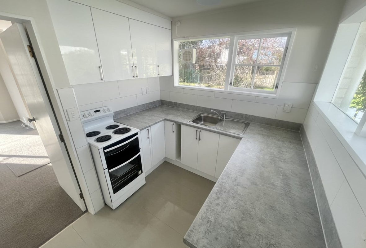 2/18 Devonshire Road, Miramar, Wellington - Carousel 1