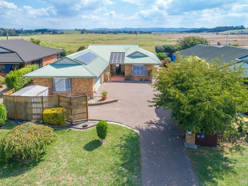 18 Sunny Dale, Western Heights, Hamilton - Carousel 1