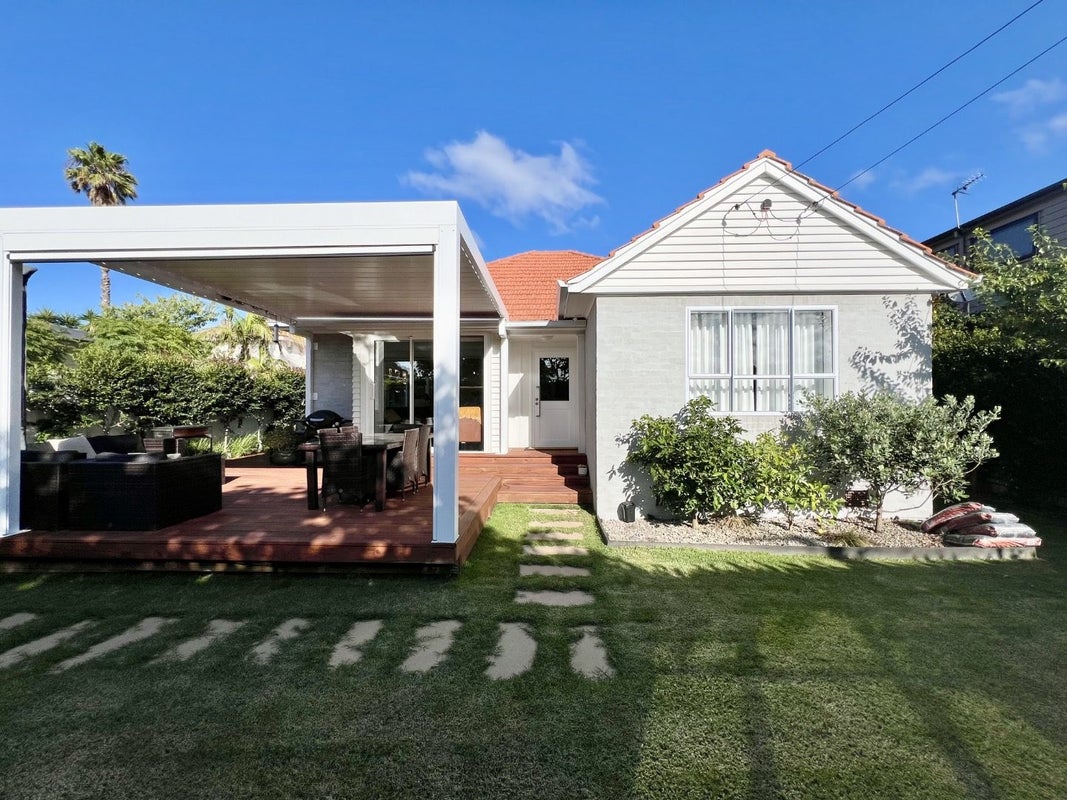 26 Queensway, Three Kings, Auckland - Carousel 1