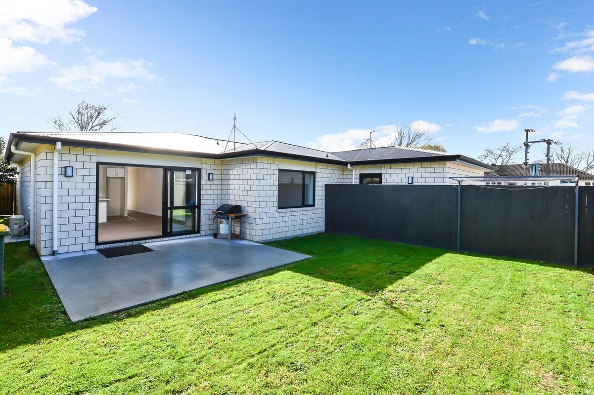 32 Holland Road, Fairfield, Hamilton - Carousel 1