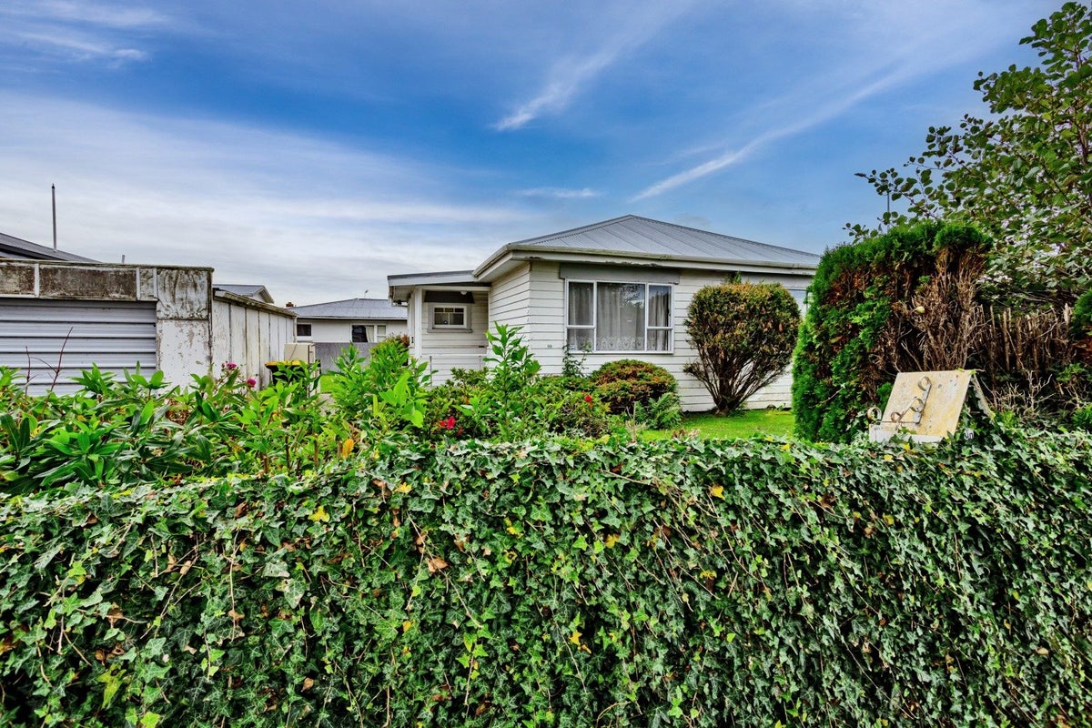 99 Lorn Street, Glengarry, Invercargill - Carousel 1