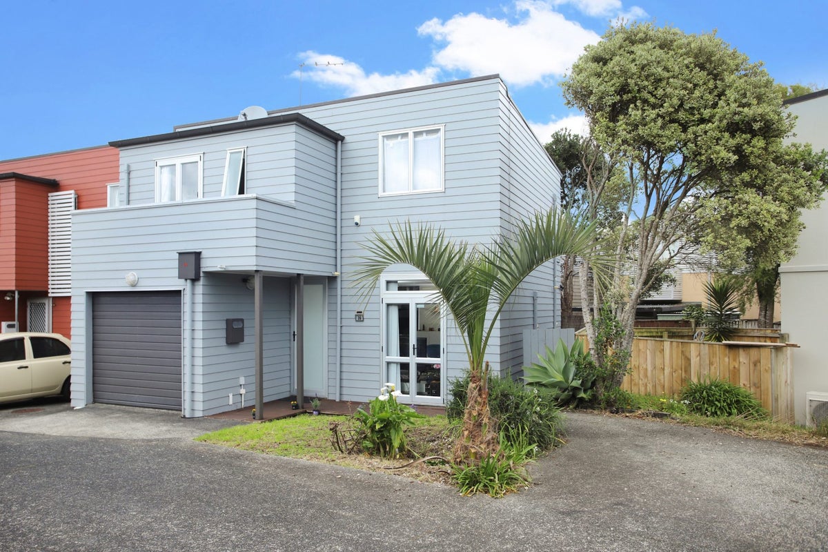 39 Albionvale Road, Glen Eden, Auckland - Carousel 1