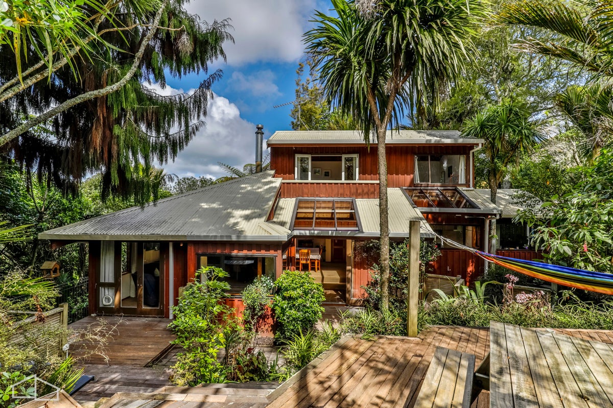 188 Woodlands Park Road, Titirangi, Auckland - Carousel 1