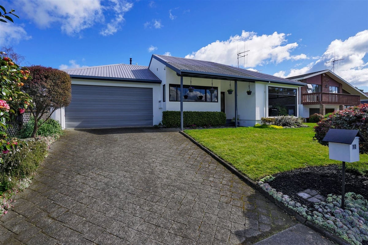 32 Ronald Court, Pukete, Hamilton - Carousel 1