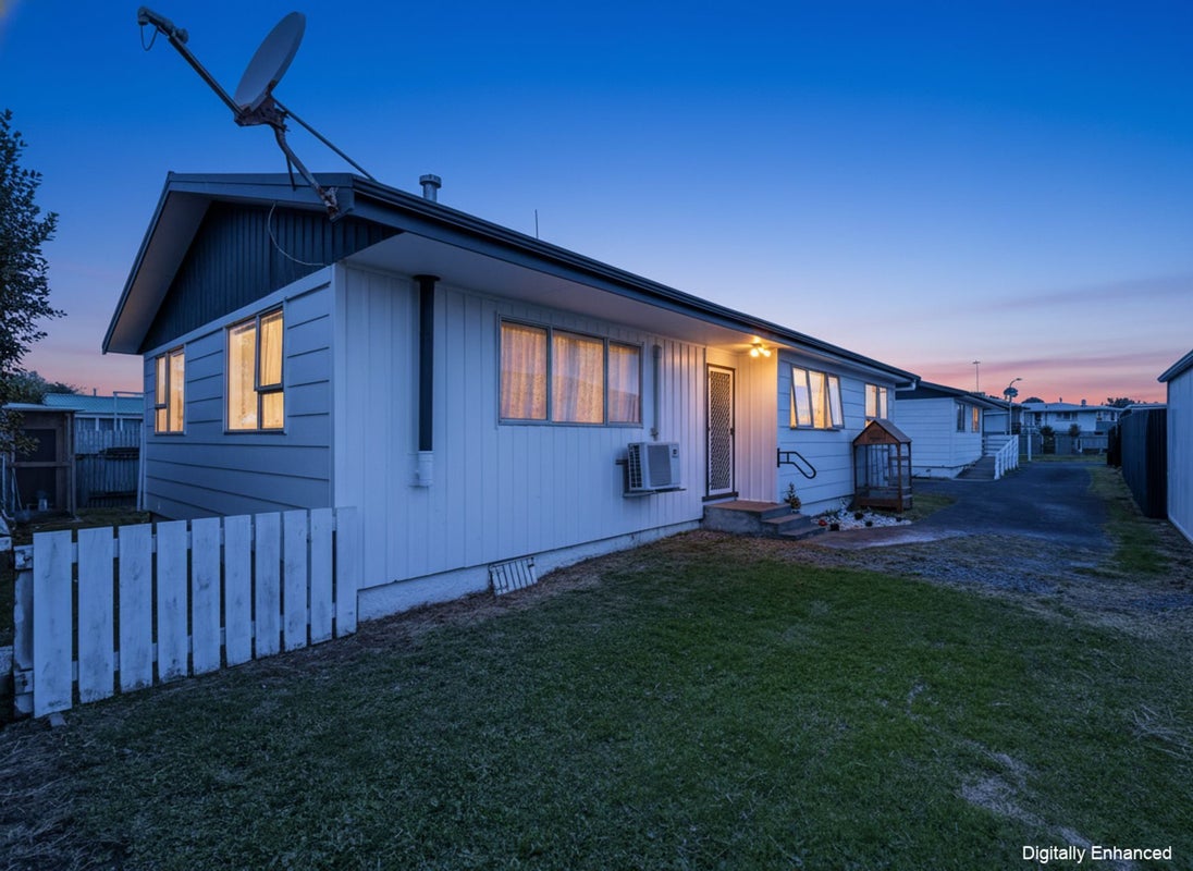 17A Tainui Street, Castlecliff, Whanganui - Carousel 1