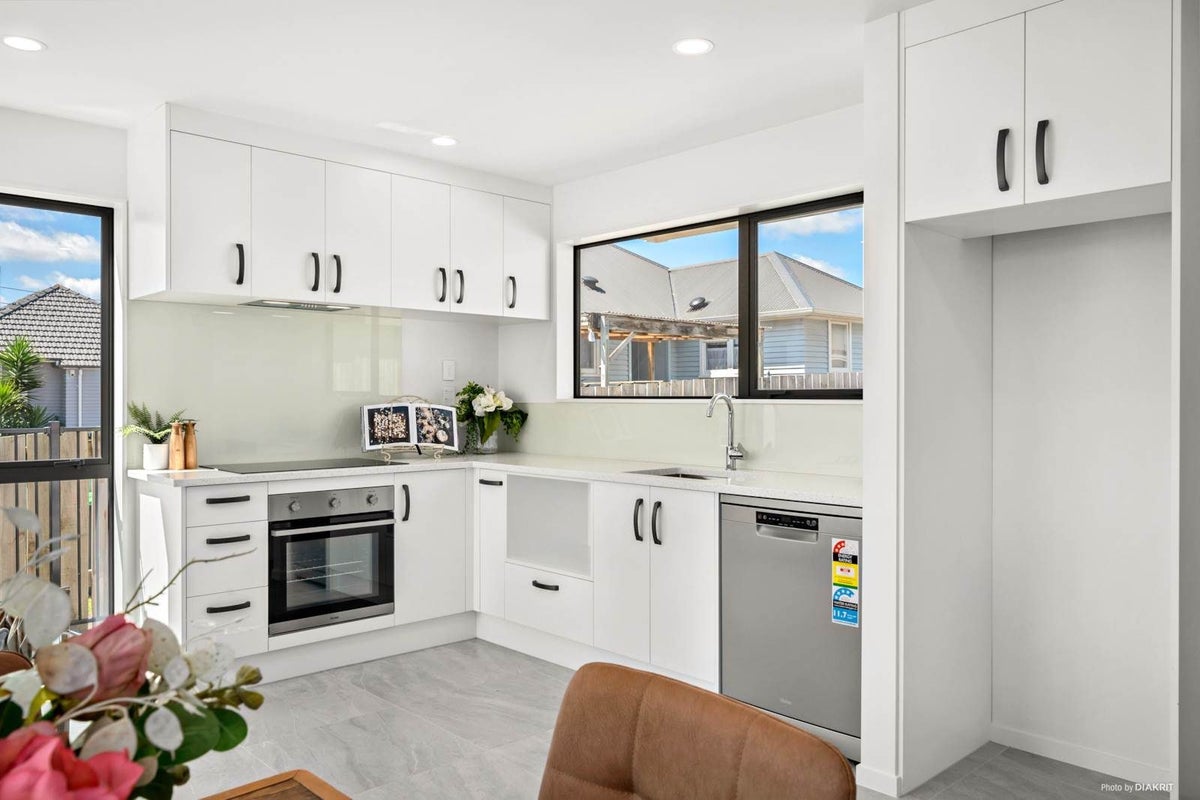 107 Porchester Road, Papakura - Carousel 5