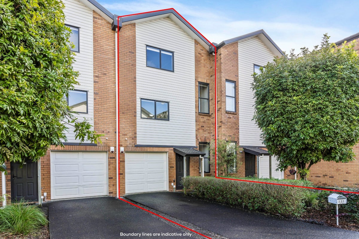 231/172 Mcleod Road, Te Atatu South, Auckland - Carousel 1