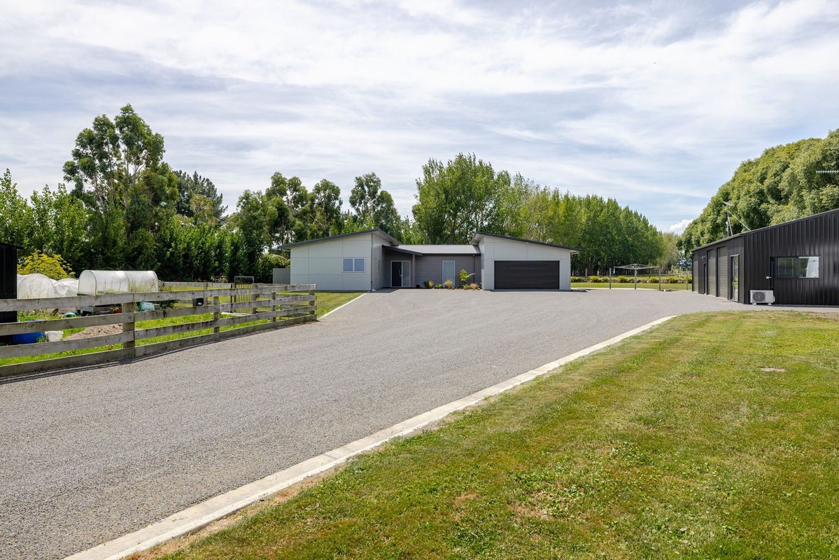 299 Reid Line, BUNNYTHORPE - Carousel 1