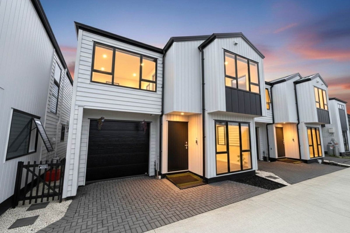 6B Pikitea Road, Mangere Bridge, Auckland - Carousel 1