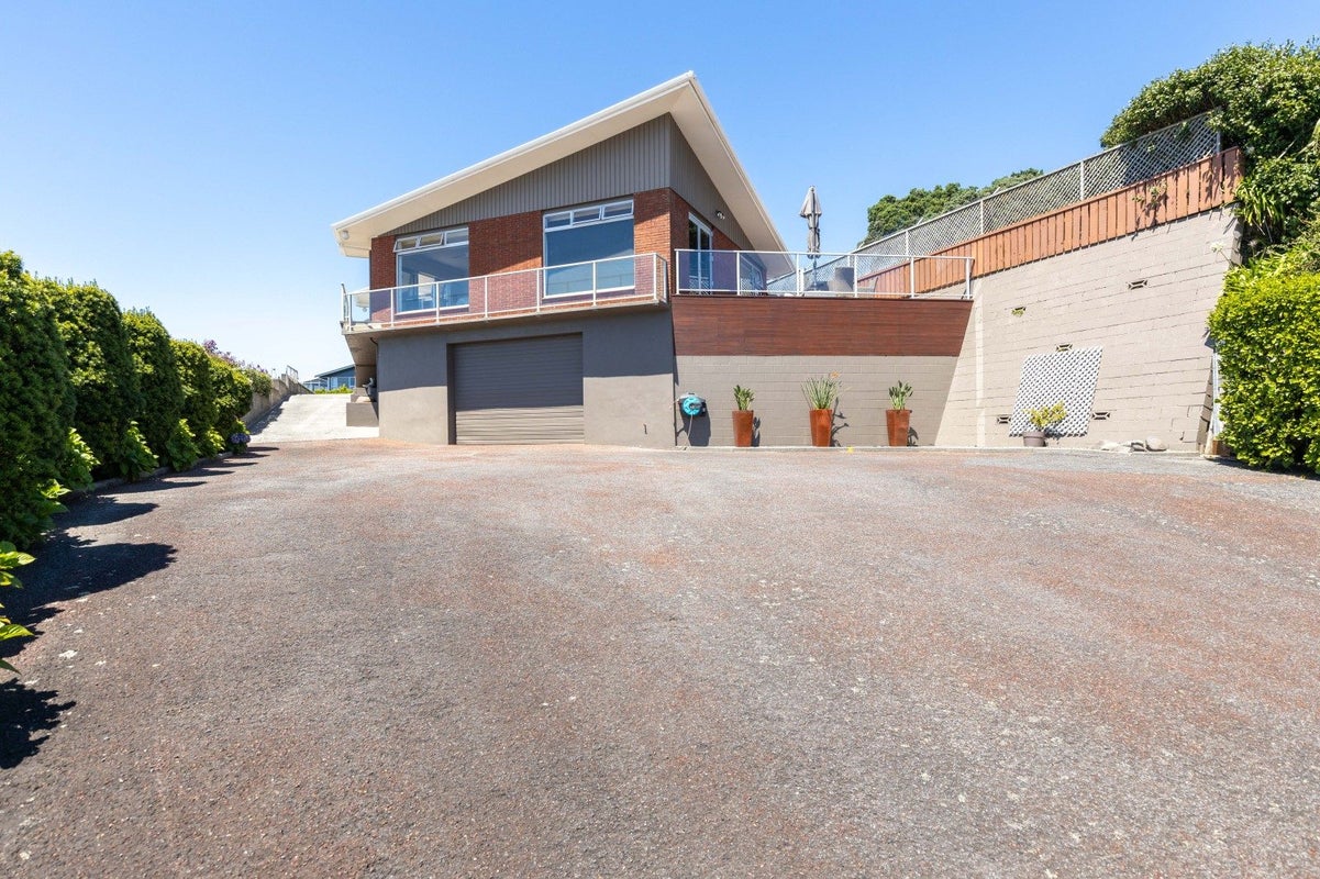 19 Port View Crescent, Moturoa, New Plymouth - Carousel 1