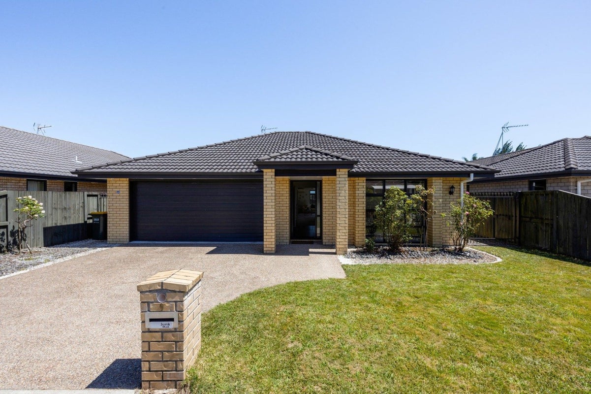 9 Edgeview Crescent, Fitzroy, Hamilton - Carousel 1