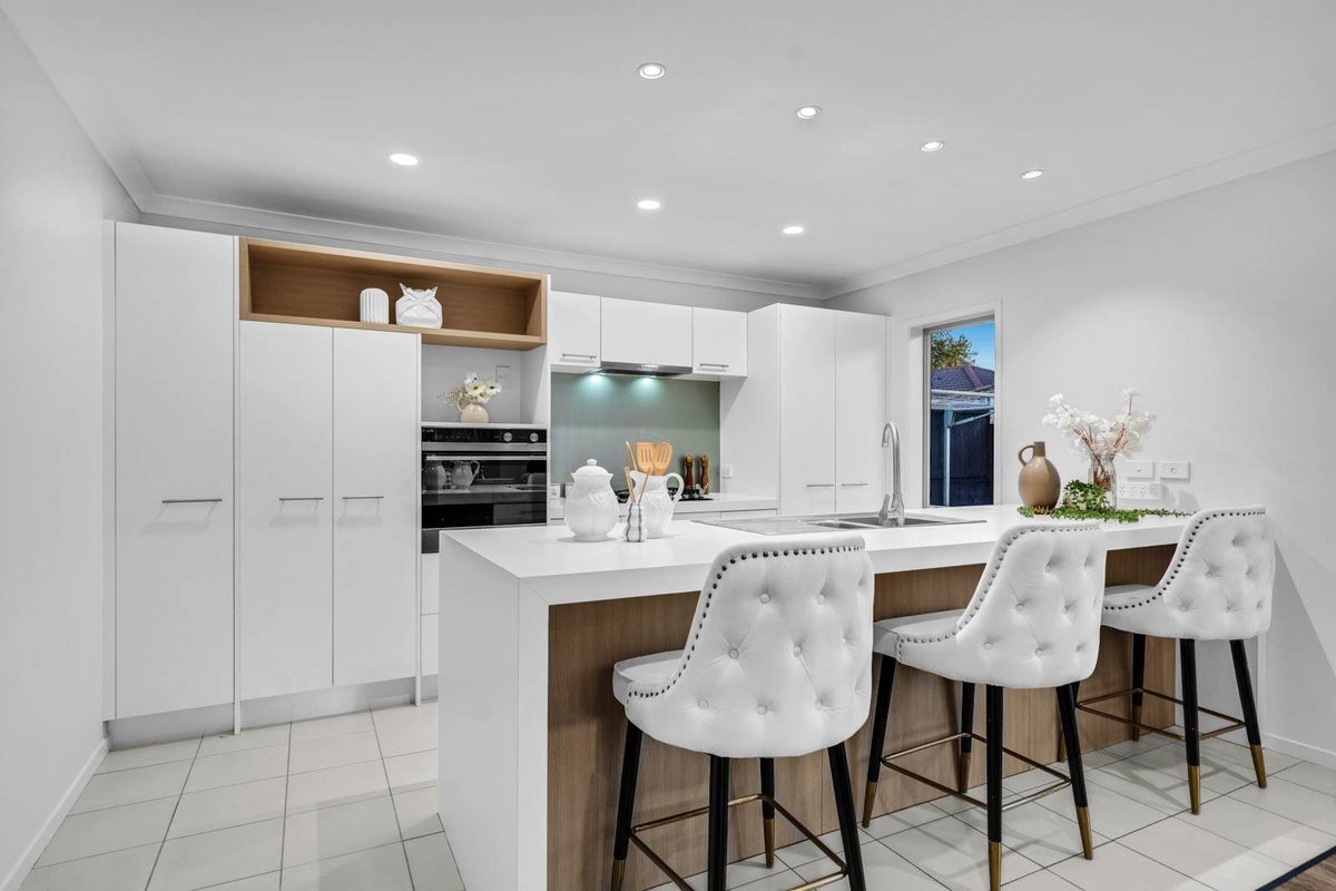 13 Bridgefield Crescent, Flat Bush, Auckland - Carousel 2