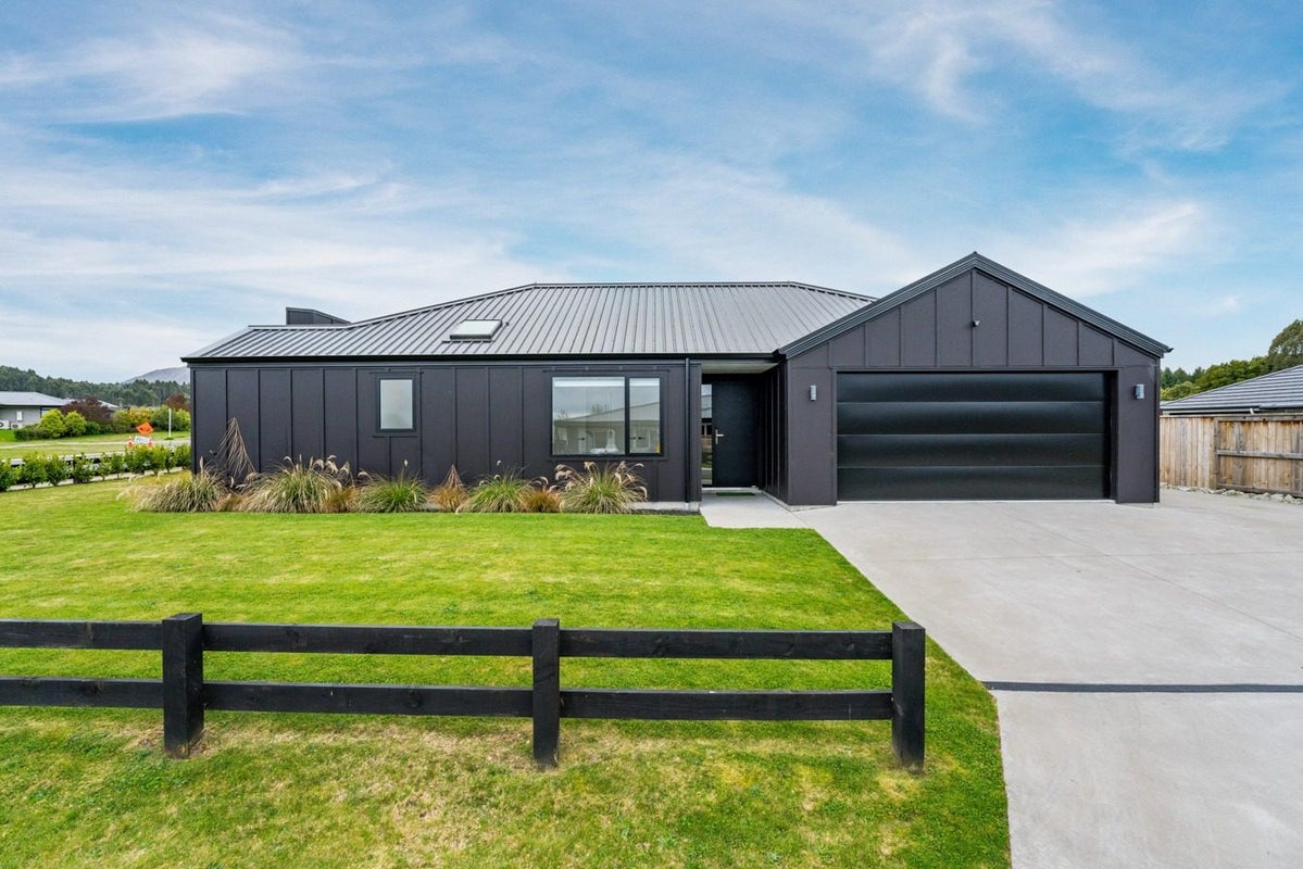1 Larches Lane, Kinloch, Taupo - Carousel 1