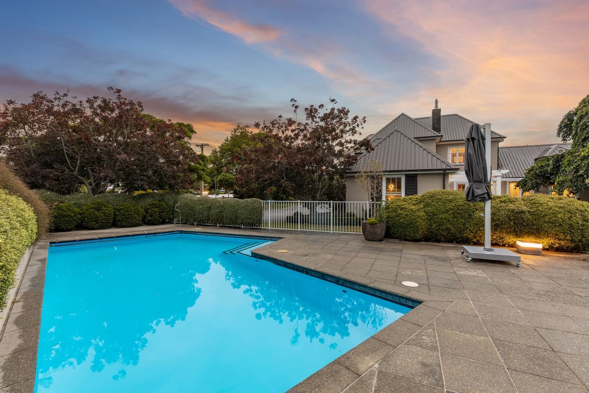 1 St Andrews Grove, Boulcott, Lower Hutt - Carousel 1