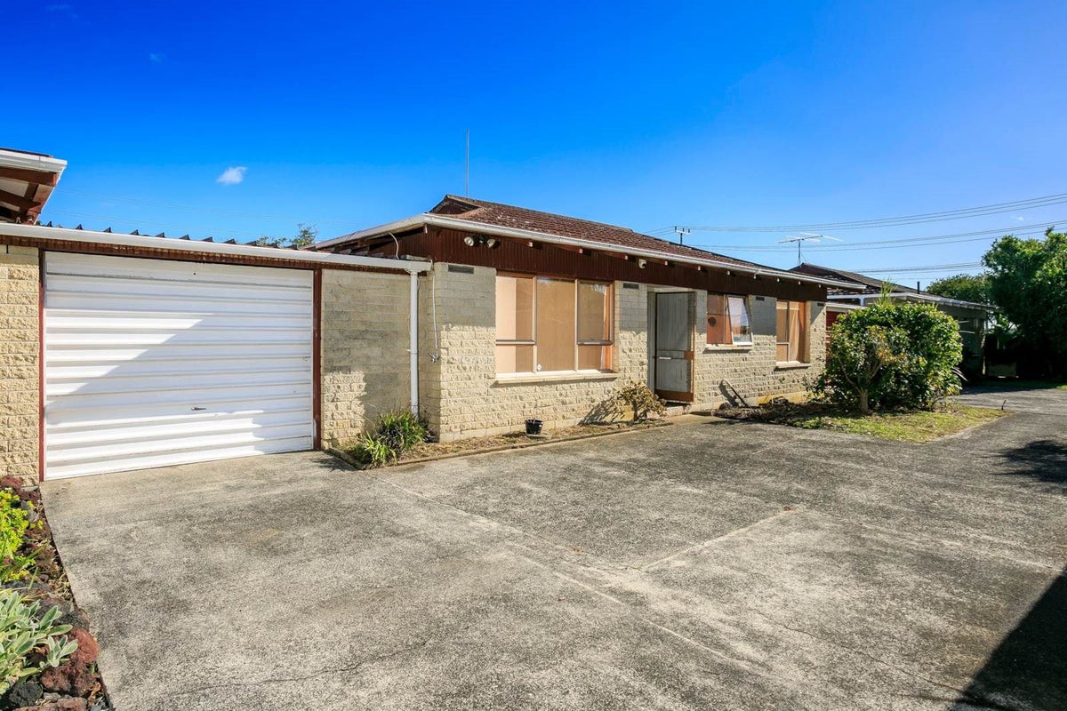2/86 Eversleigh Road, Belmont, Auckland - Carousel 1