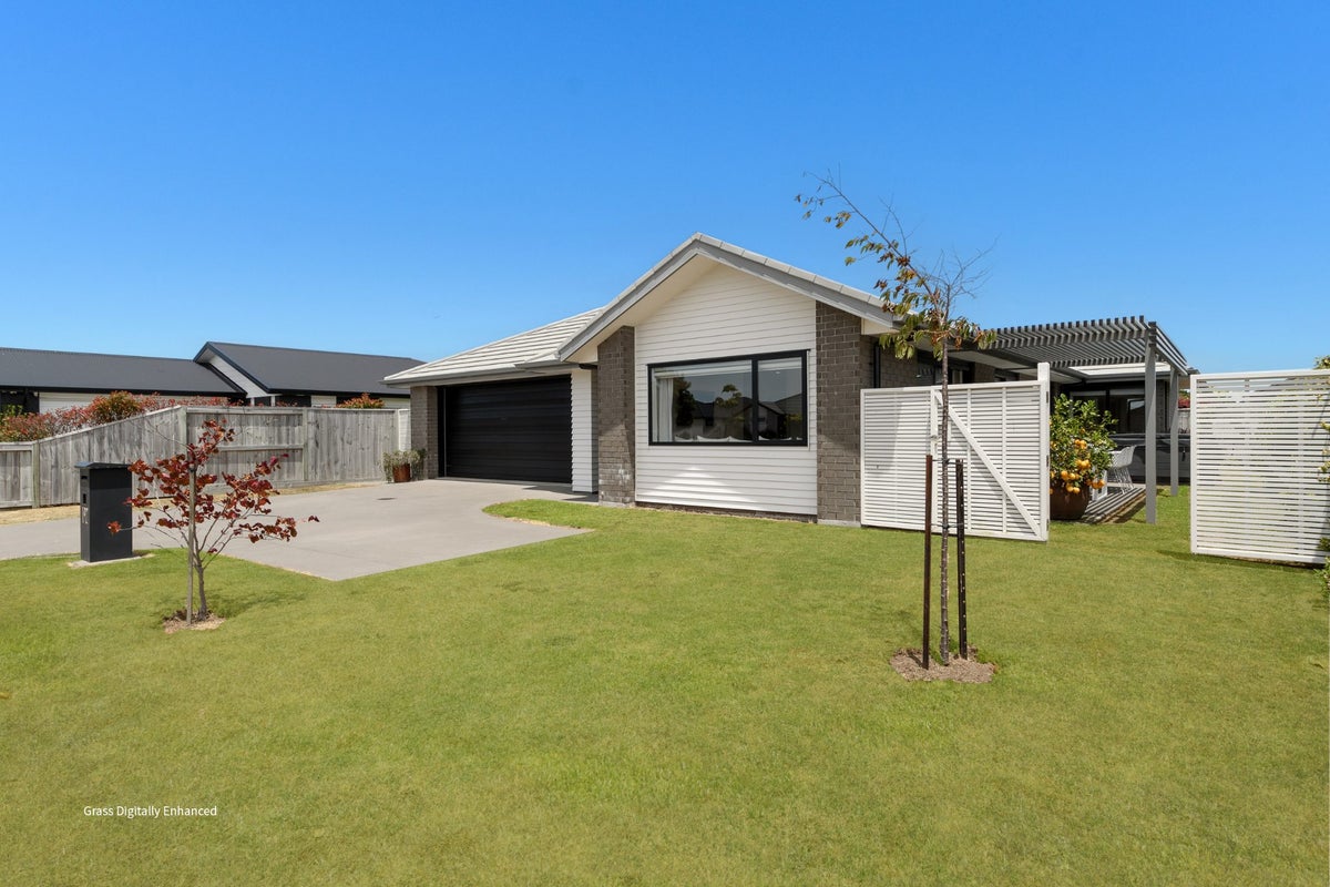 192 The Boulevard, Papamoa Beach, Papamoa - Carousel 1