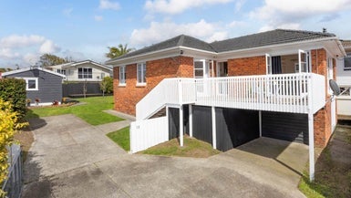 13 Kokiri Street, Te Atatu South, Auckland - Carousel 1