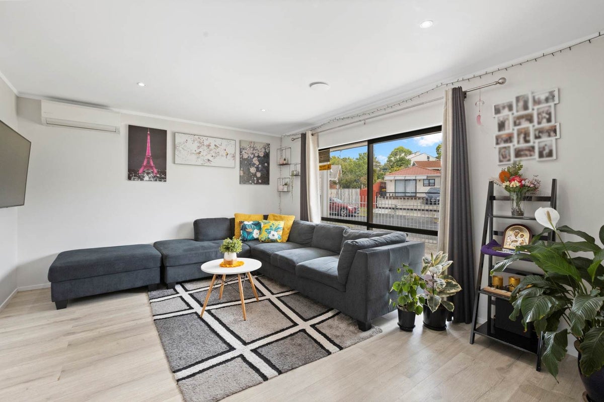 2 Lanier Place, Glendene, Auckland - Carousel 2