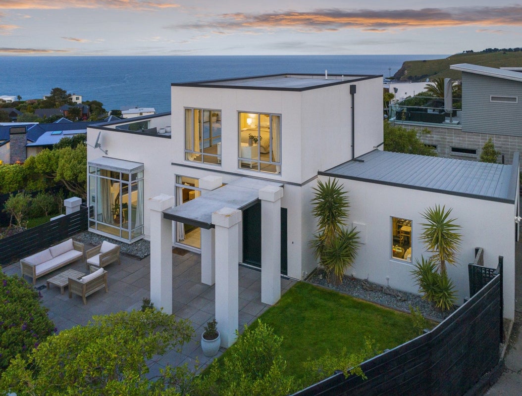 11 Godley Drive, Scarborough, Christchurch - Carousel 1
