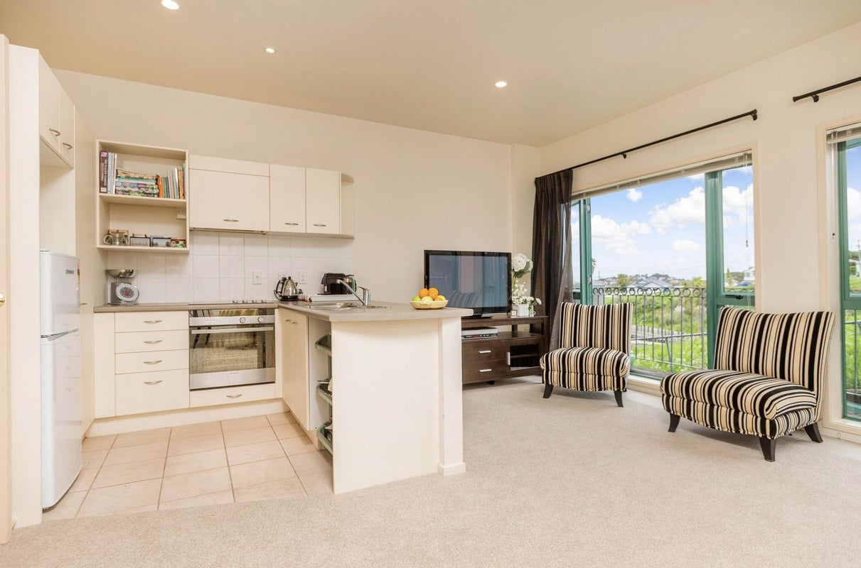 1I/68 Mokoia Road, Birkenhead, Auckland - Carousel 1