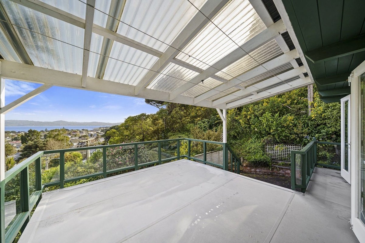 34 Nikau Street, Eastbourne, Lower Hutt - Carousel 1