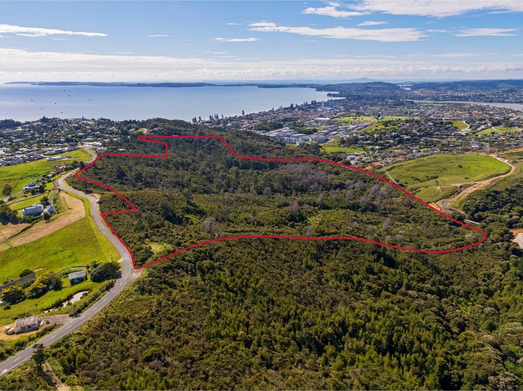 2 Hillcrest Road, Hatfields Beach, Orewa - Carousel 1