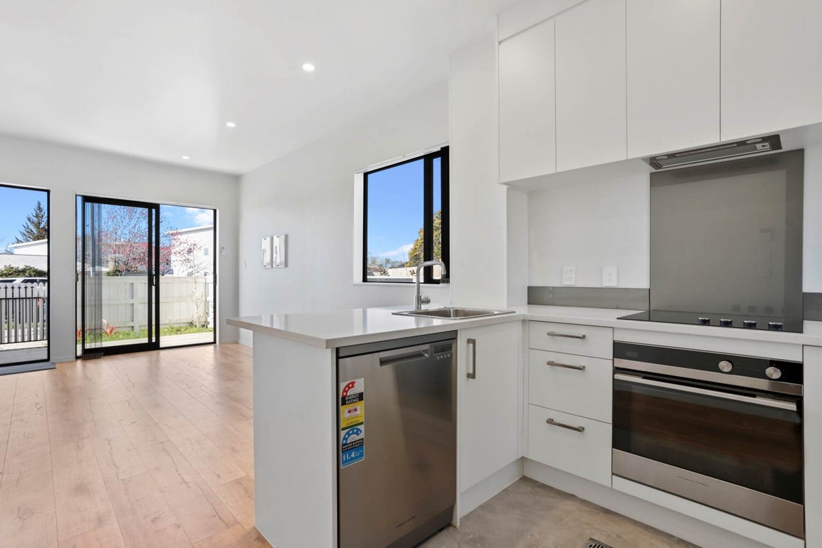 5/54 Swanson Road, Henderson, Auckland - Carousel 2