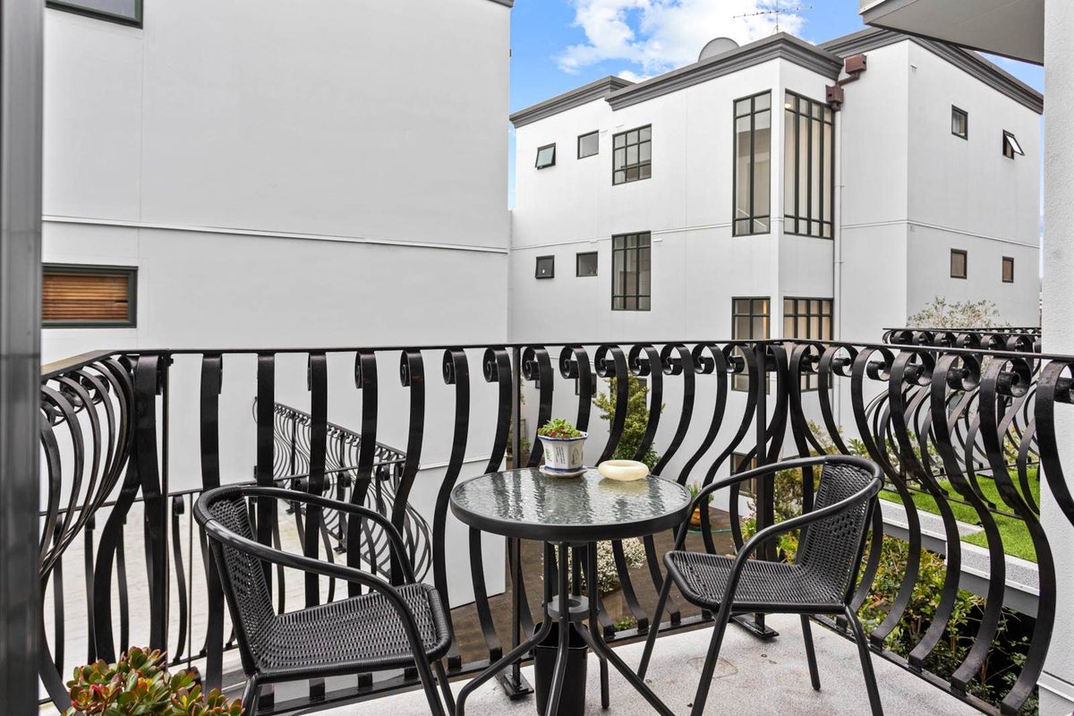 2B/30 Randolph Street, Newton, Auckland - Carousel 2