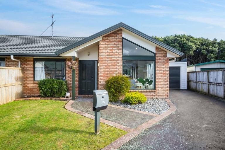 39A Apple Terrace, Ranui, Porirua - Carousel 1