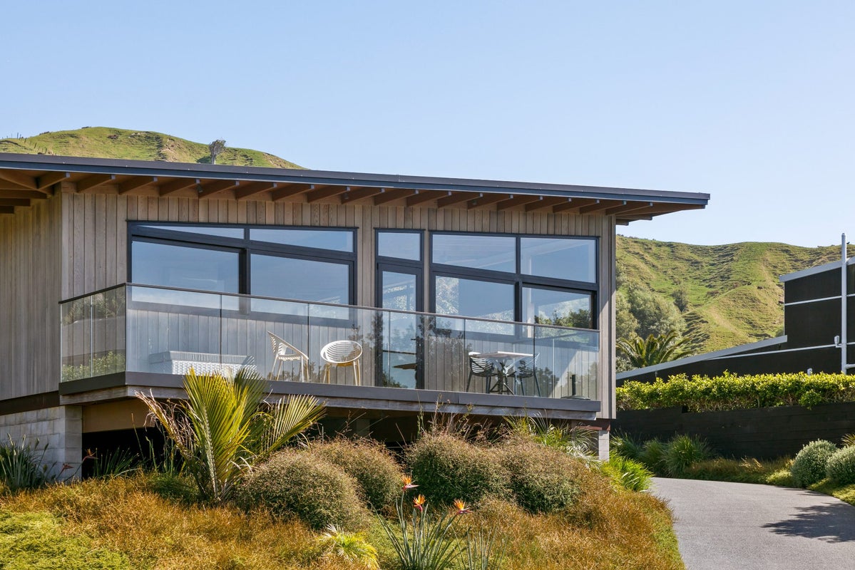 11 Sandy Cove, Wainui, Gisborne - Carousel 1