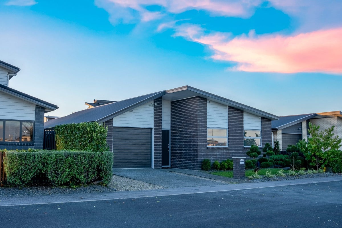 14 Capper Crescent, Chartwell, Hamilton - Carousel 1