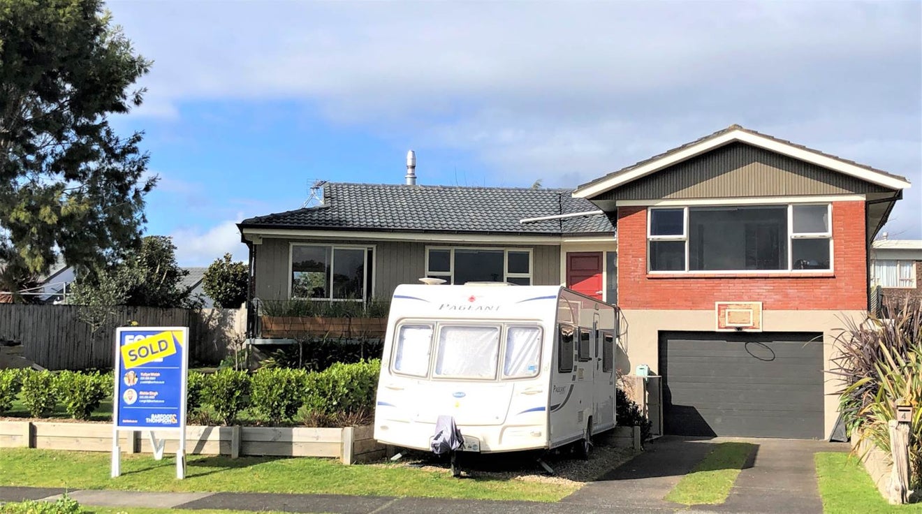 4 Barnhill Crescent, Pahurehure, Papakura - Carousel 1