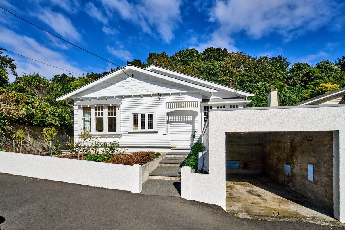 44 Glen Road, Kelburn, Wellington - Carousel 21