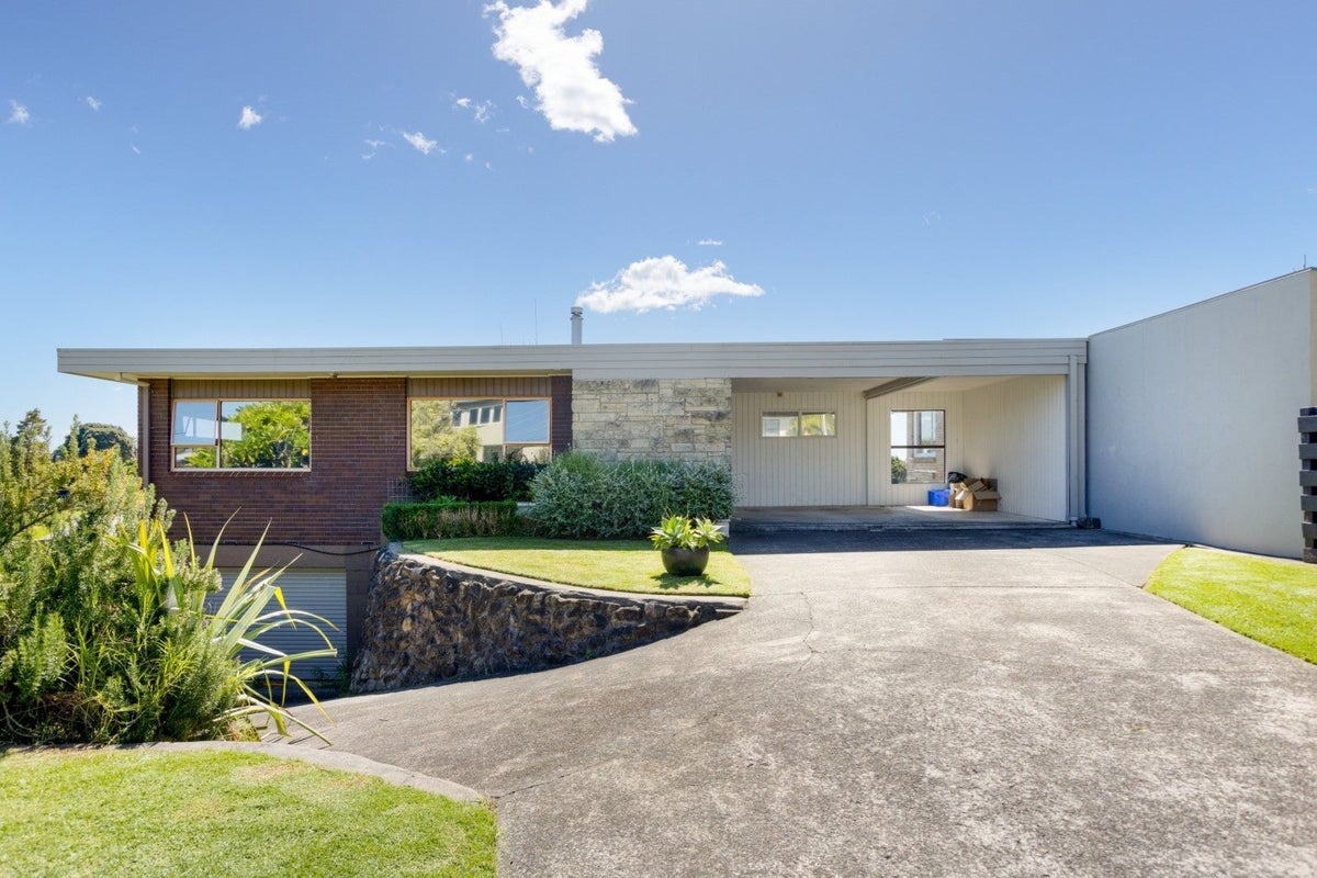 10 Rushton Avenue, Otumoetai, Tauranga - Carousel 1