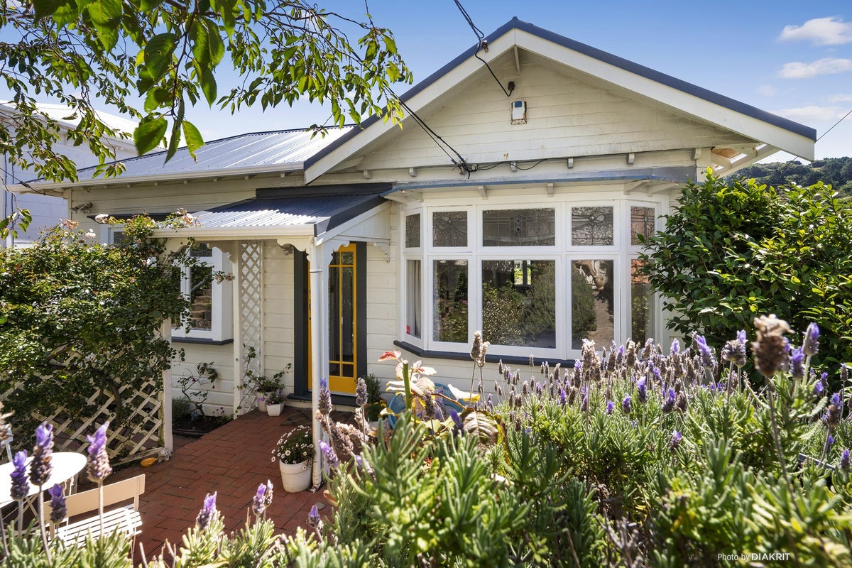 44 Hamilton Road, Hataitai, Wellington - Carousel 1